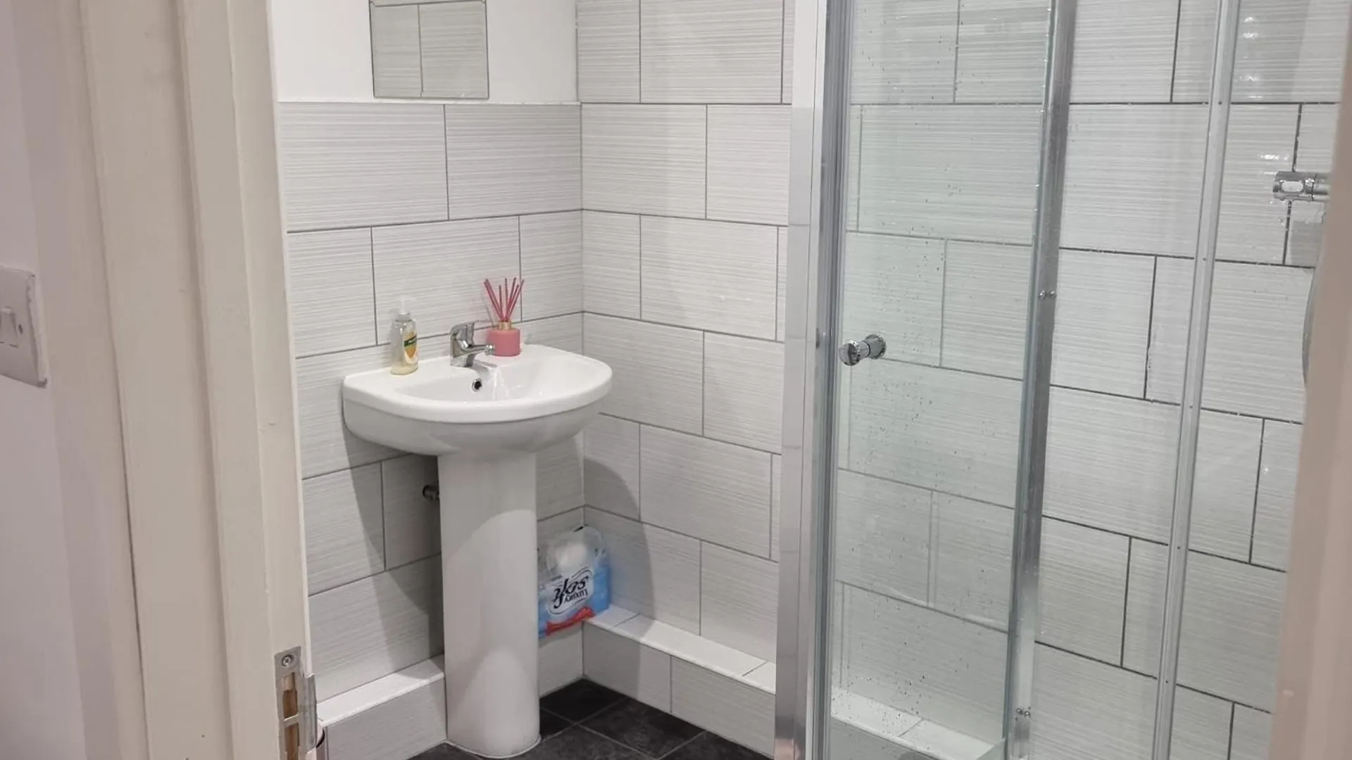 London Oasis Modern 2Br Apartment