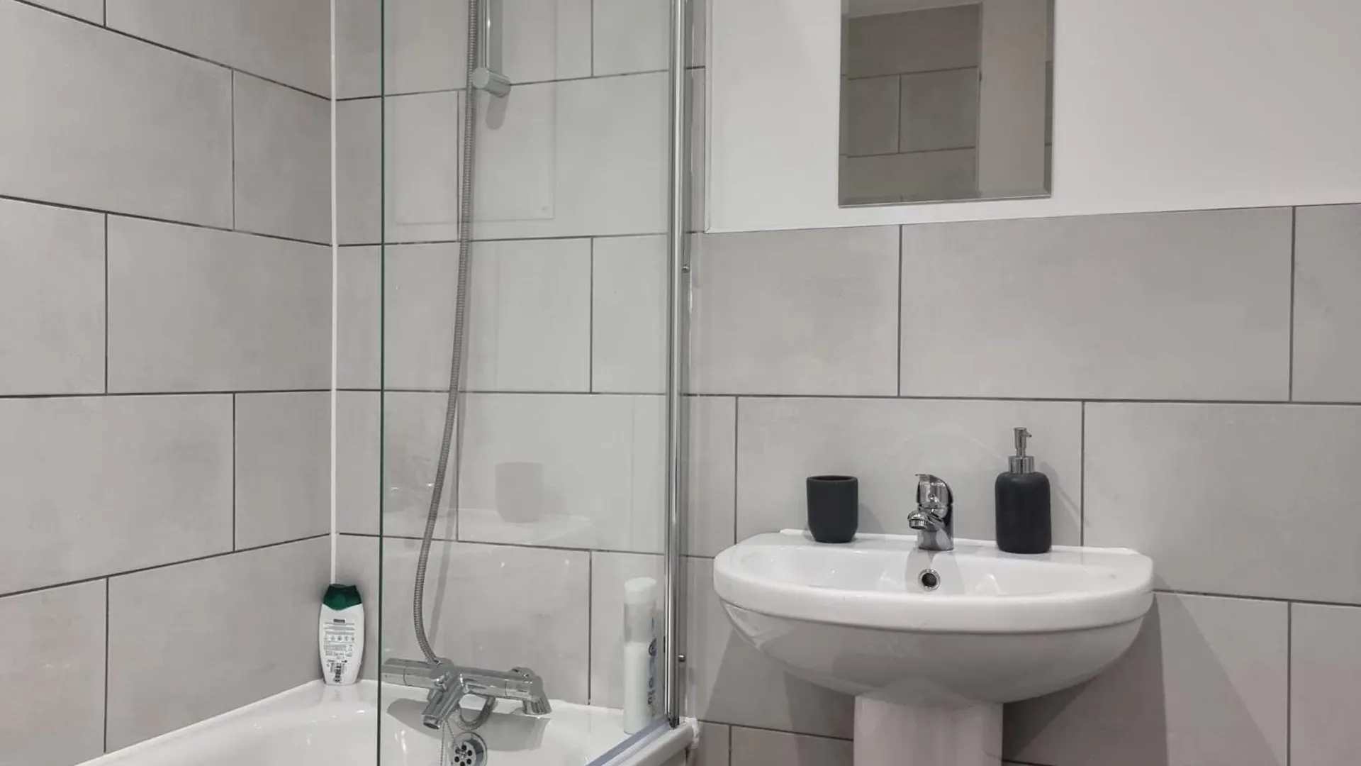 London Oasis Modern 2Br Apartment